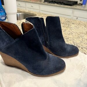 Lucky Brand Dark Blue Suede Wedge Boots size 9